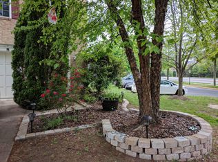 2435 Clover Field Cir, Herndon, VA 20171