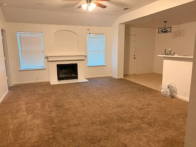 3 bed, 1400 sqft, $2,150 — Photo 3