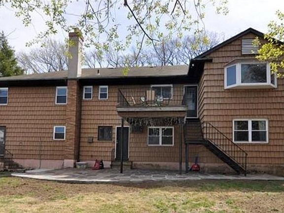 2nd image of 108 Parkway N