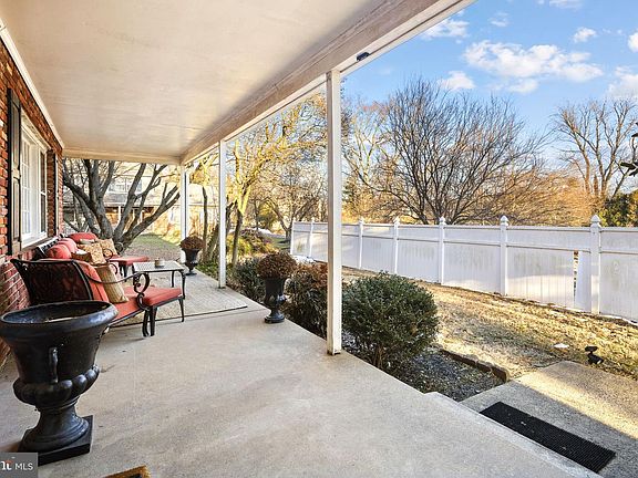 4th image of 306 S Providence Rd