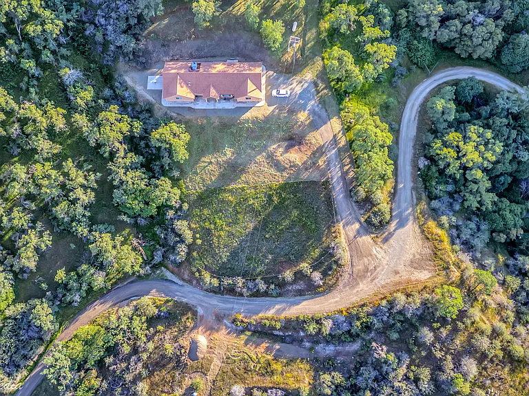27557 Paradise Valley Ln — Photo 34