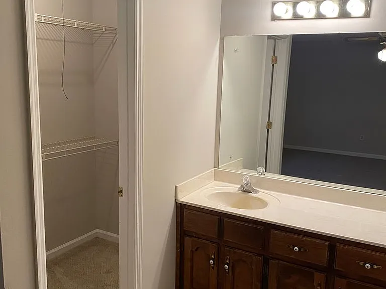 250 Cleveland Rd #211 — Photo 11