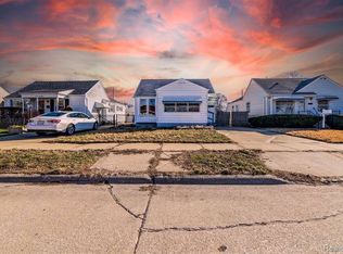 1561 8th St, Wyandotte, MI 48192