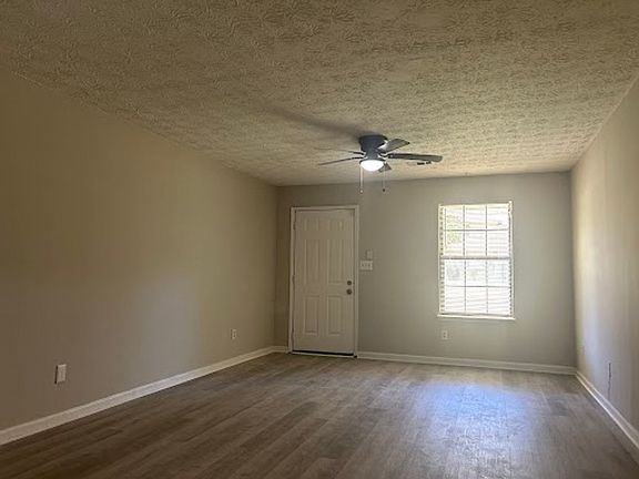 5th image of 8483 Pineland Dr