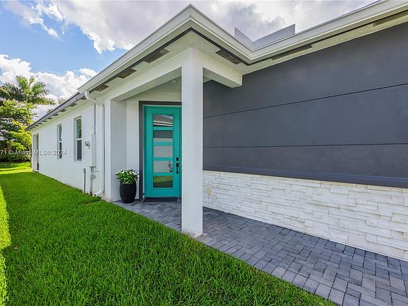 3rd image of 11869 SW Lyra Dr