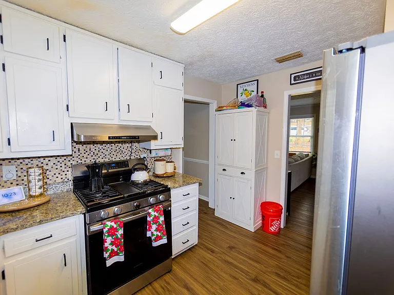917 Chartley Dr SW — Photo 9