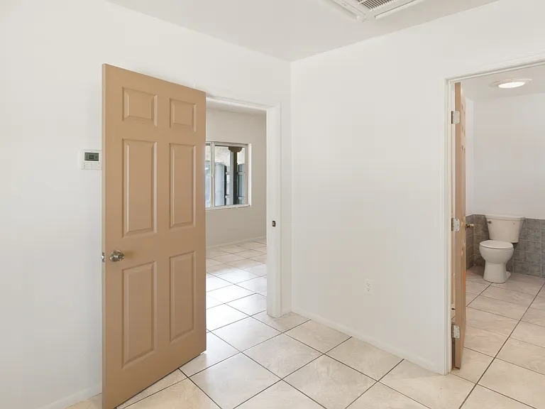 1303 W Cedar St — Photo 5