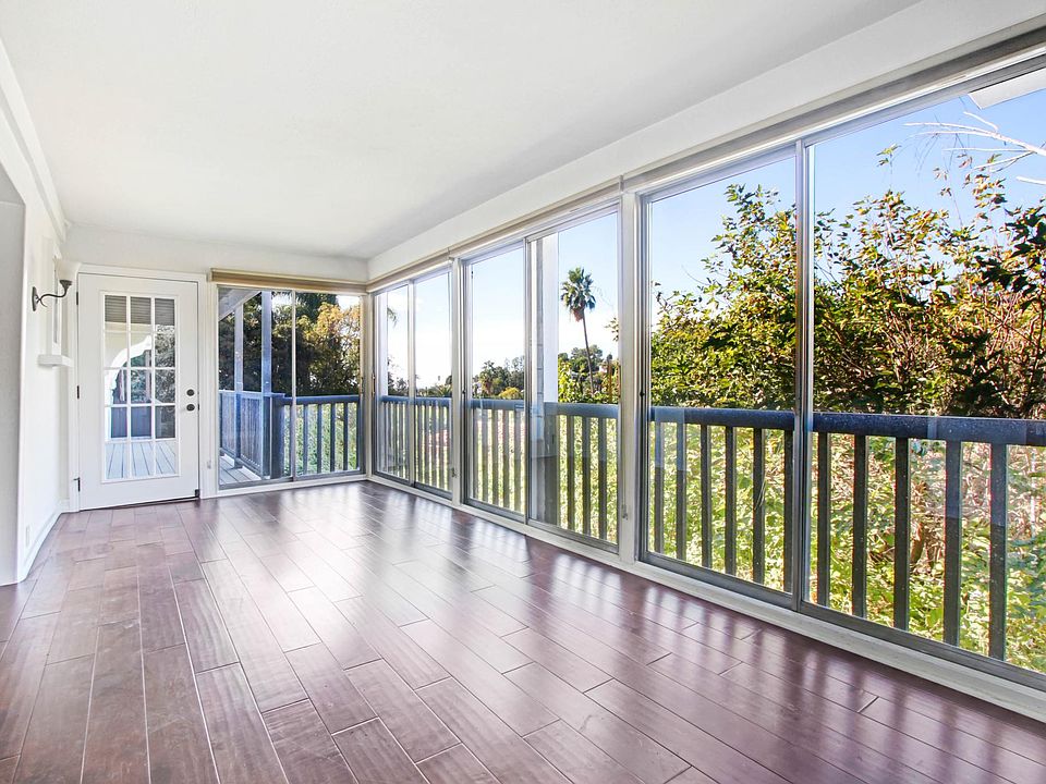 1st image of 2495 Hollyridge Dr