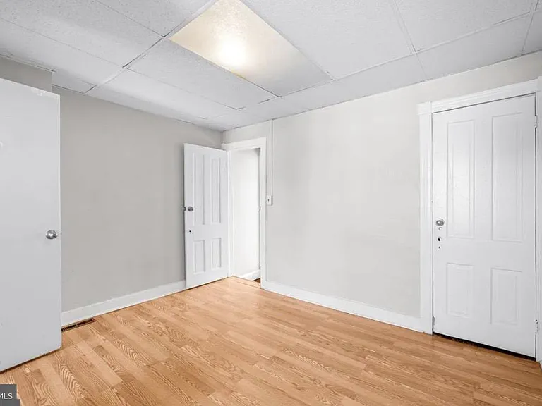 223 Grundy St — Photo 8