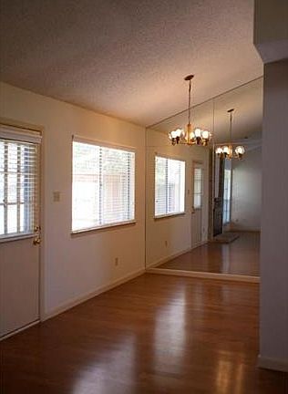 5th image of 1009 Solano Dr