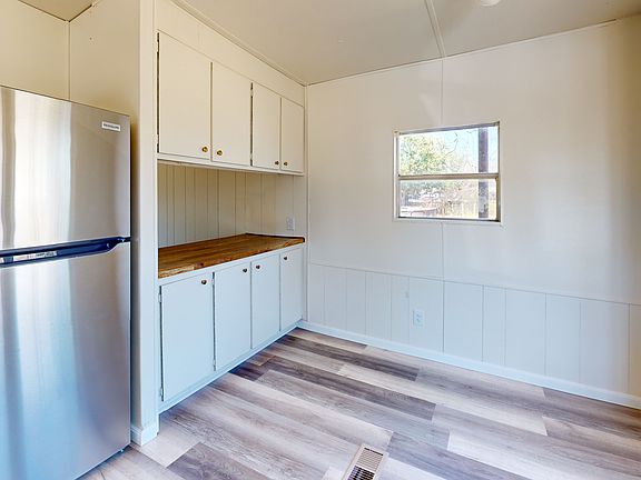 4th image of 802 Peach St