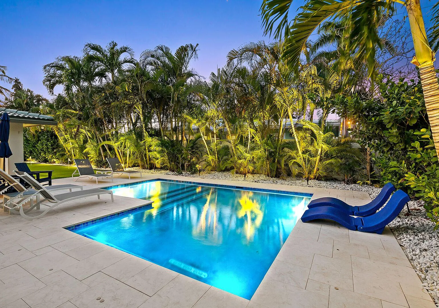 3 bed, $8,000 — Photo 1