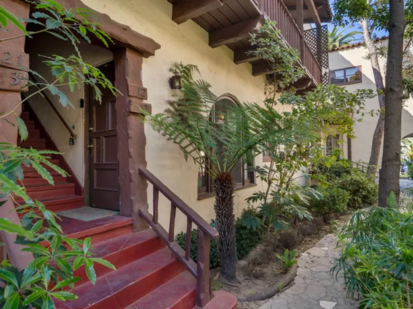 2270 N Beachwood Dr, Los Angeles, CA
