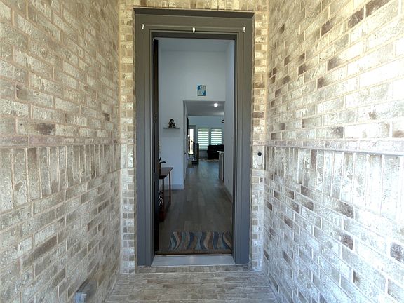 2nd image of 14059 Chestnut Glen Ln