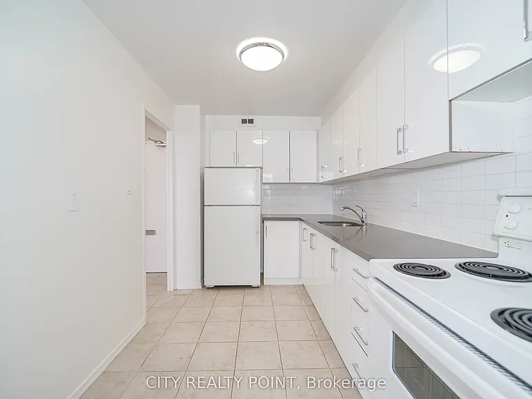 6200 Bathurst St #1412 — Photo 8