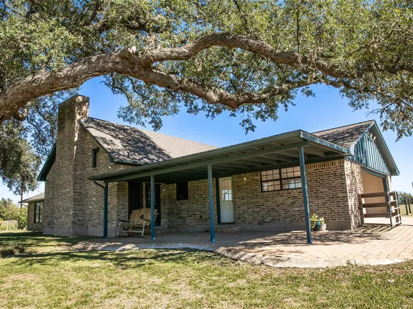 105 Red Tip Ln, Brenham, TX 77833