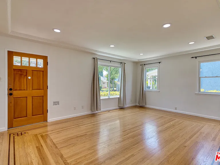 9011 Krueger St — Photo 3