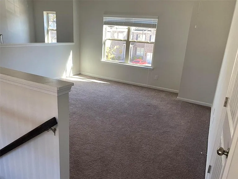 5650 Mirror Lake Dr — Photo 18