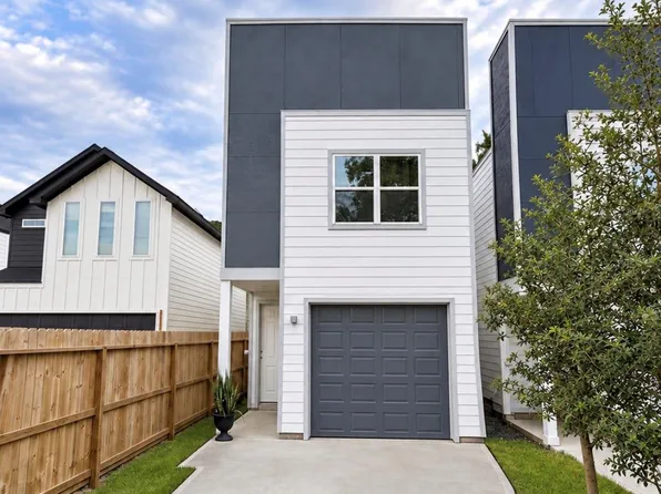 8312 Prairie View Dr, Houston, TX 77088