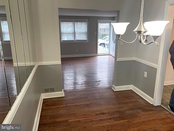3rd image of 1721 Chestnut St