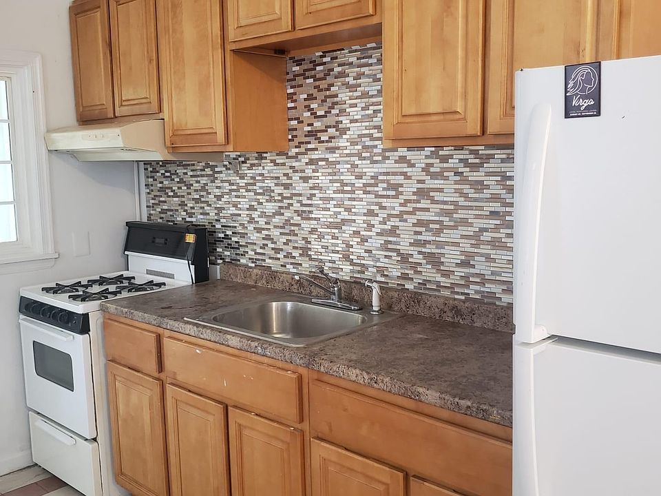 1st image of 128 N Lindenwood St #126