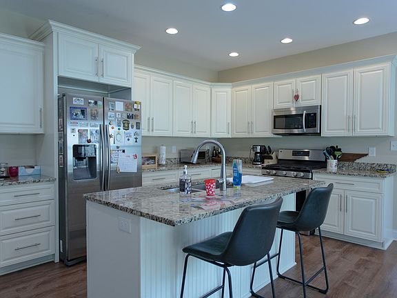 4th image of 807 Willow Dr