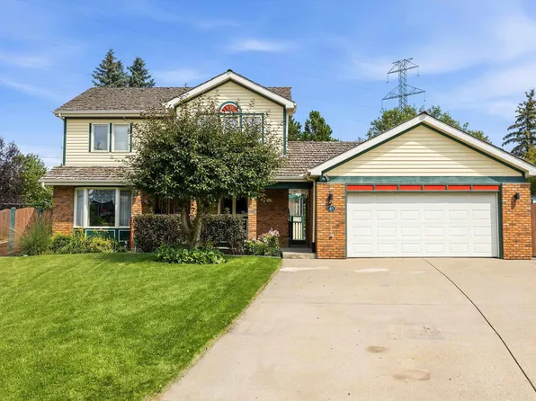 45 Blue Quill Cres NW, Edmonton, AB T6J 6C5