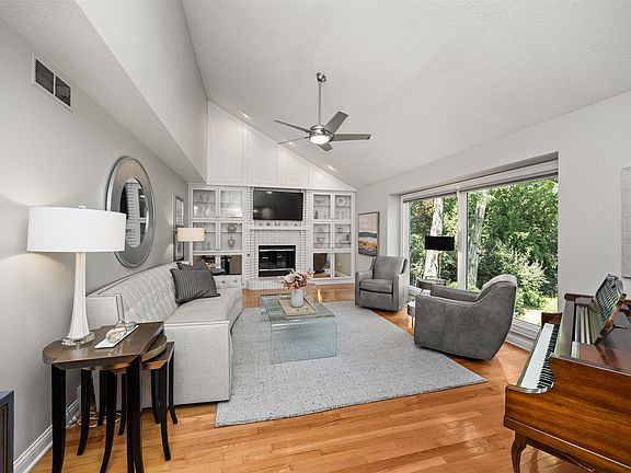 3rd image of 5395 NW 72nd Pl
