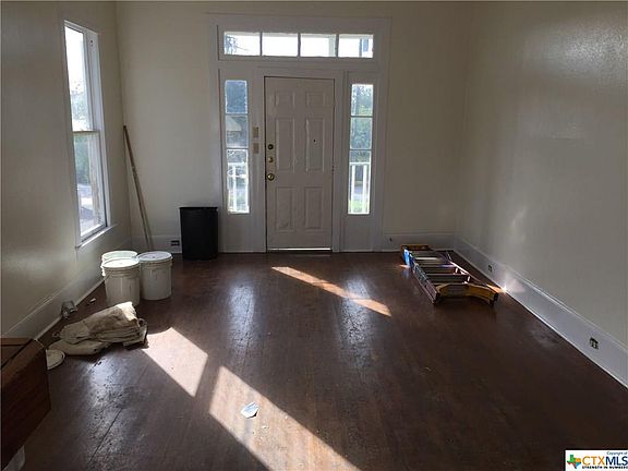 2nd image of 416 Lindsey St