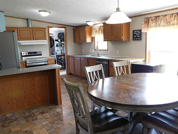 4th image of 2261 Crane Rd