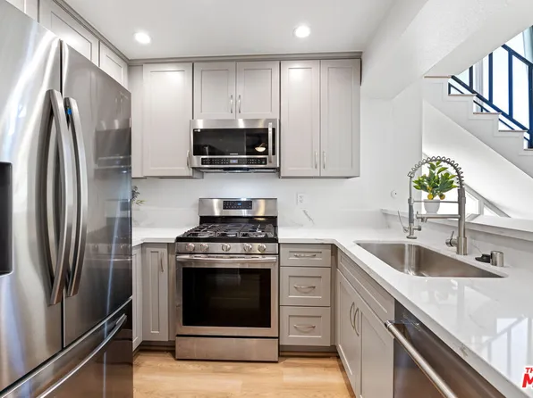 5325 Newcastle Ave Unit 312, Encino, CA 91316
