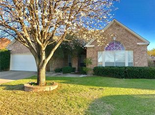 1806 Conquest Dr, Arlington, TX 76006
