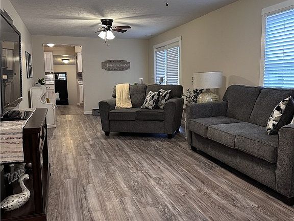 2nd image of 2315 42nd St