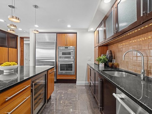 3rd image of 85 E India Row #Penthouse
