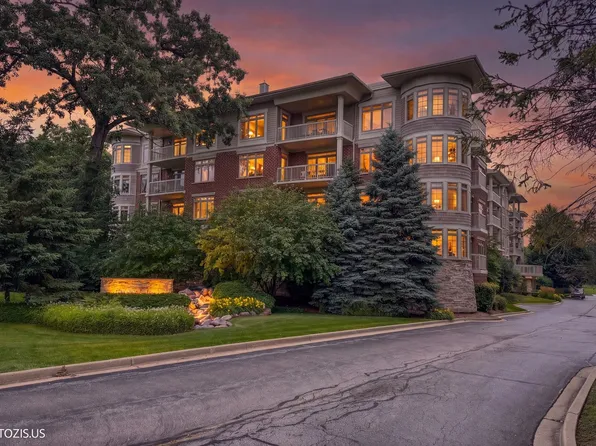 425 Benjamin Dr APT 302, Vernon Hills, IL 60061