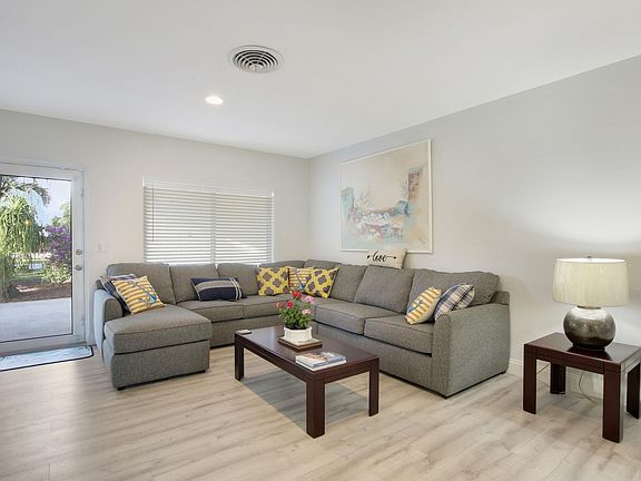 3rd image of 466 Tequesta Dr
