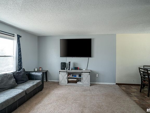 4th image of 216 S 10th St