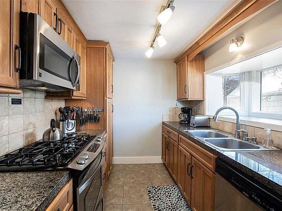 5th image of 211 E Washington Ave