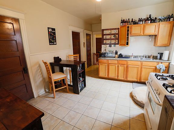 3rd image of 4424 Oakland Ave #2E