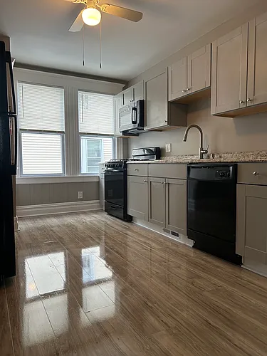 54 Vine St #1 Photo 1
