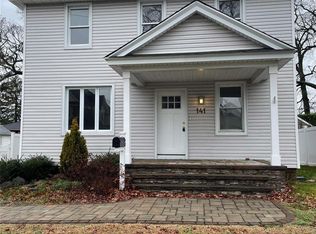 141 Cedar Ave, Rockville Centre, NY 11570