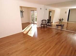 9221 Fernwood Rd, Bethesda, MD 20817