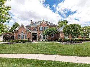 1072 Greystone Manor Pkwy, Chesterfield, MO 63005