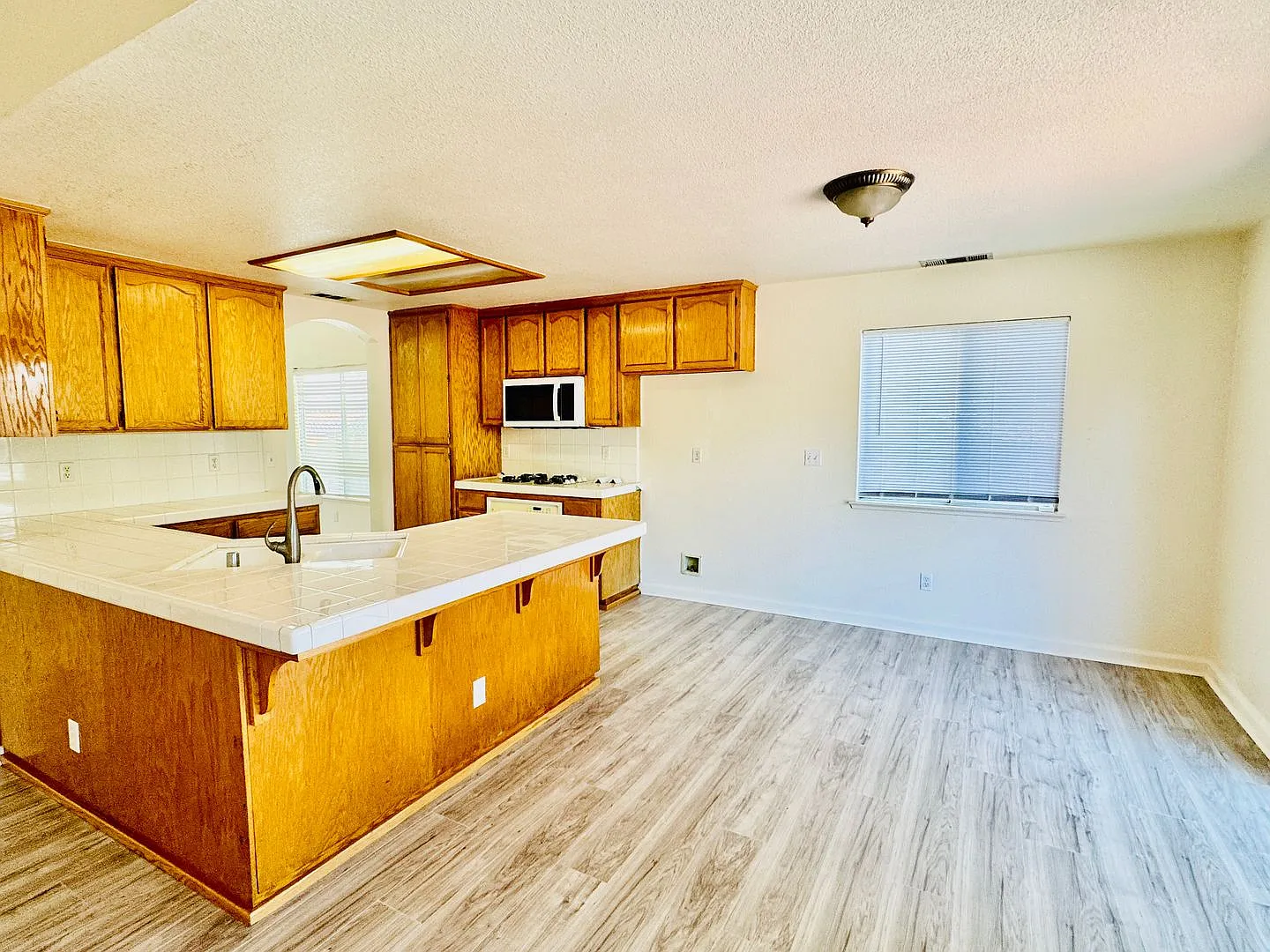 Southside 4 Bedroom 2 Bath Home! — Photo 4