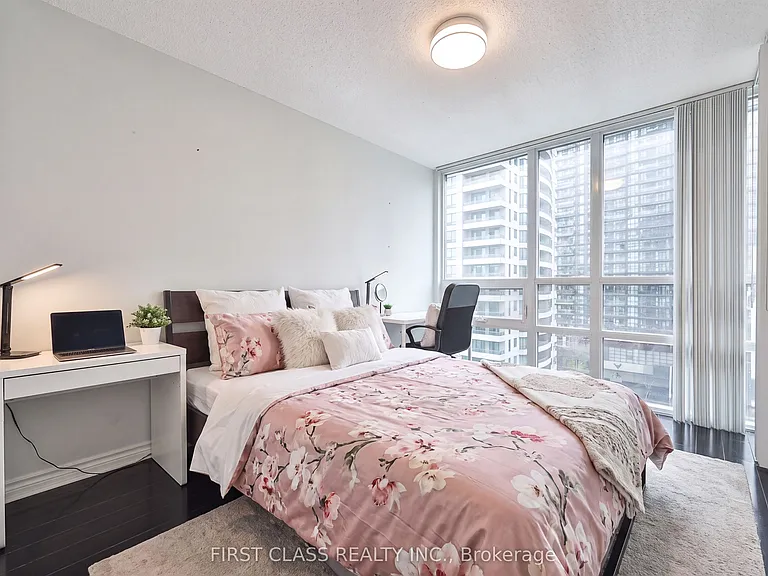 35 Hollywood Ave #1711 — Photo 15