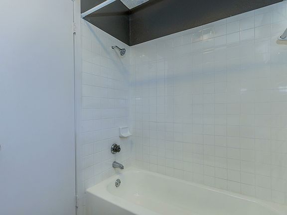 5th image of 2431 College Hills Blvd #H-31