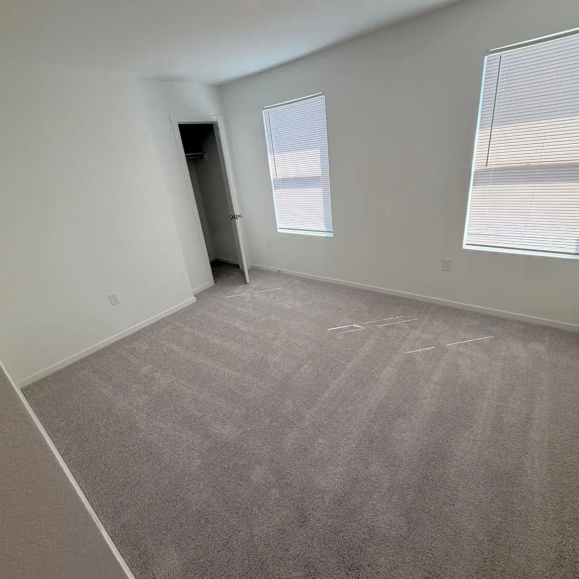 4 bed, 2.0 bath, 1945 sqft, $2,200 — Photo 4