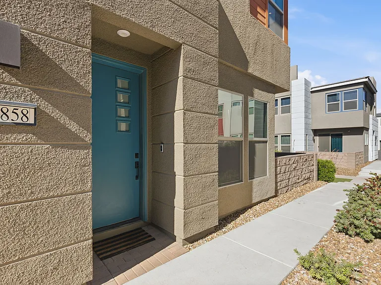 9858 Laurel Tree St — Photo 39