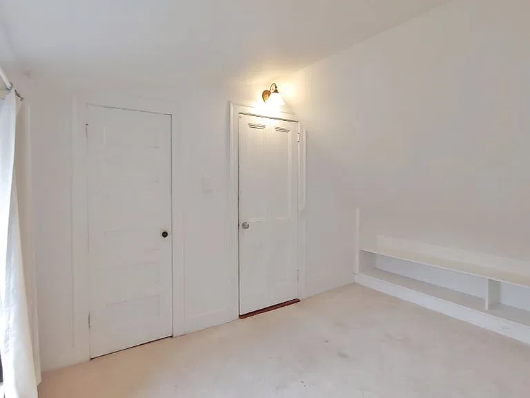 501 Gilmour St #4 — Photo 9