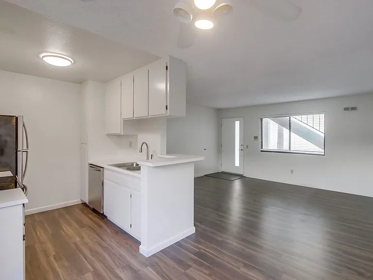 Beautifully Renovated Property perfectly situated between North Park and Normal Heights! — Photo 26
